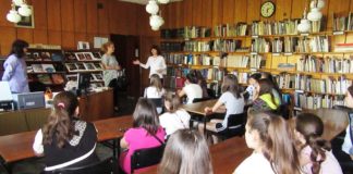 Урок по музика в отдел „Изкуство”