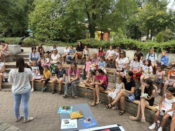 Лято в библиотеката | „Приказно четене сред природата на парк Градска градина” – снимка 1