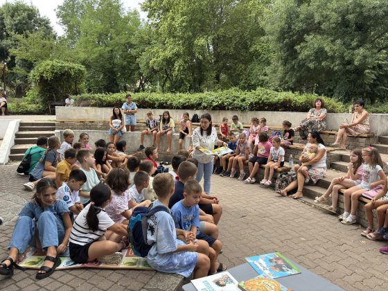 Лято в библиотеката | „Приказно четене сред природата на парк Градска градина” – снимка 8
