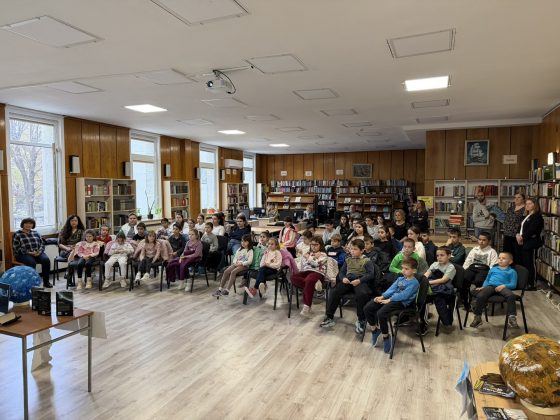 РБ"Христо Смирненски" и Издателство "Жанет 45" представиха "Чети наистина Кеплер62" – снимка 6