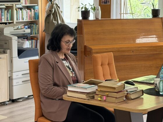 Презентация ”Художникът на Левски” събра ученици в библиотеката – снимка 6