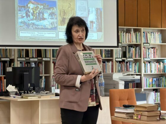 Презентация ”Художникът на Левски” събра ученици в библиотеката – снимка 8